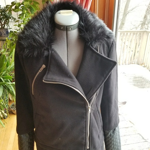 LF Faux fur black jacket with slanted zipper - Picture 1 of 6